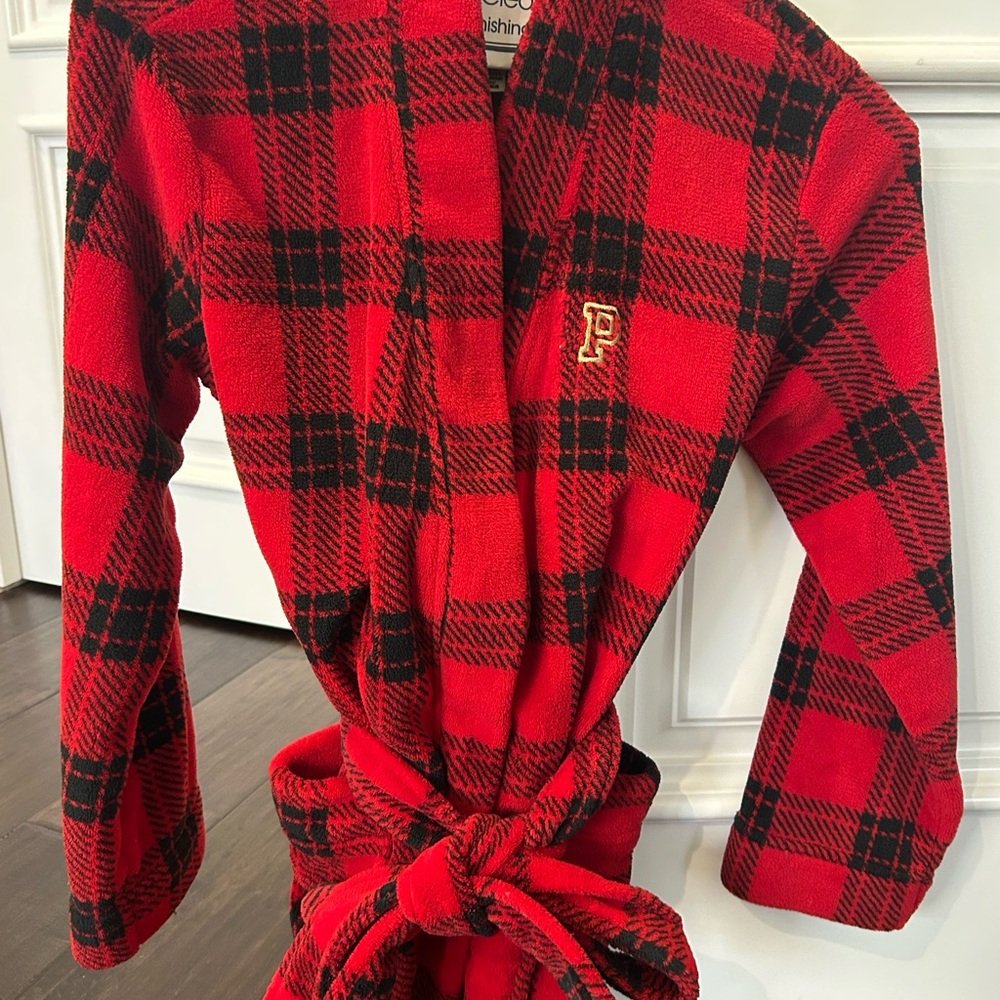 PINK Victoria's Secret Red and Black Plaid Robe